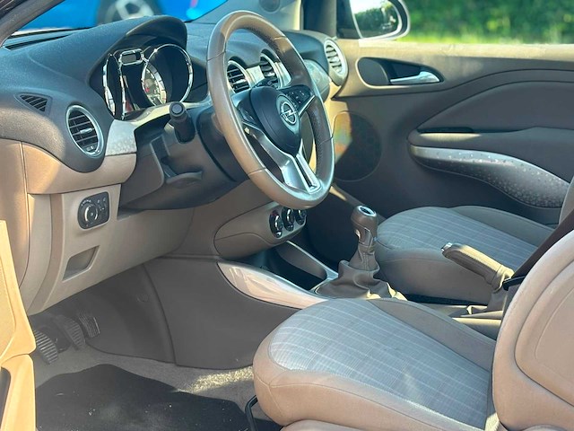 2013 opel adam 1.2 benzine – 70 pk – 2013 – euro 5 – handgeschakelde versnellingsbak – 4-zits auto - afbeelding 9 van  13