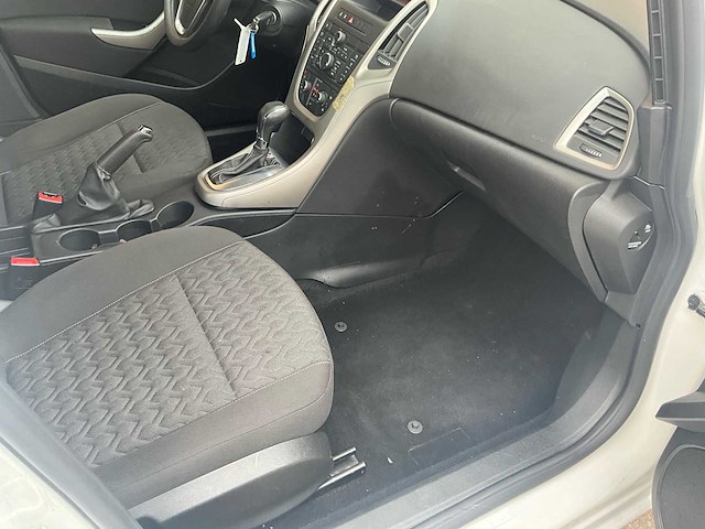 2013 opel astra - automaat - airco - afbeelding 52 van  60