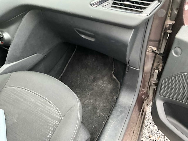 2013 peuguet 208 - afbeelding 6 van  28