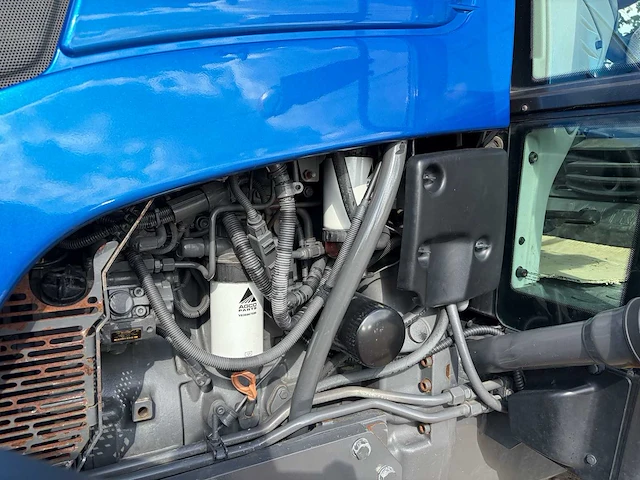 2013 valtra a93 hitech agco power 33 cta vierwielaangedreven landbouwtractor - afbeelding 16 van  24