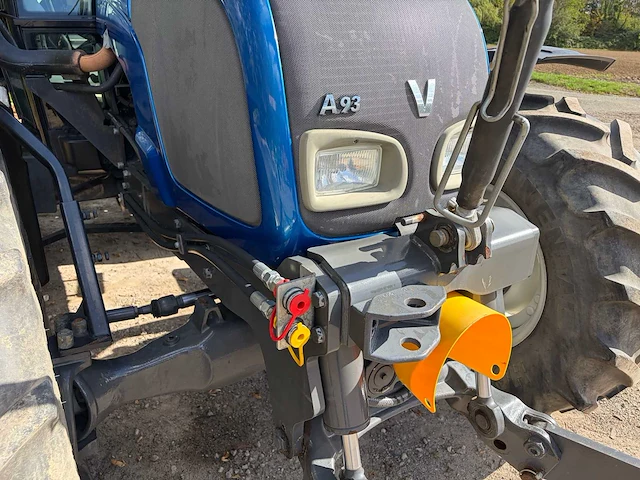 2013 valtra a93 hitech agco power 33 cta vierwielaangedreven landbouwtractor - afbeelding 18 van  24