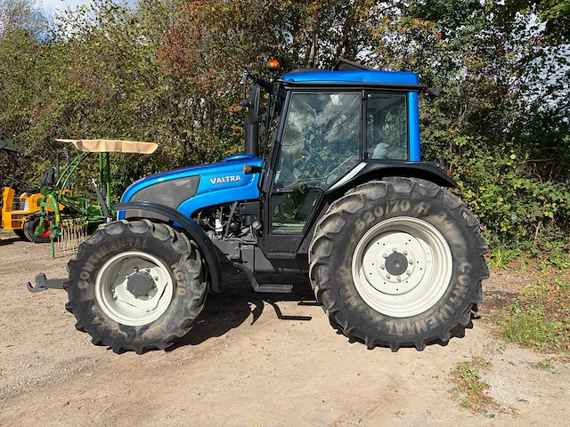 2013 valtra a93 hitech agco power 33 cta vierwielaangedreven landbouwtractor - afbeelding 11 van  24
