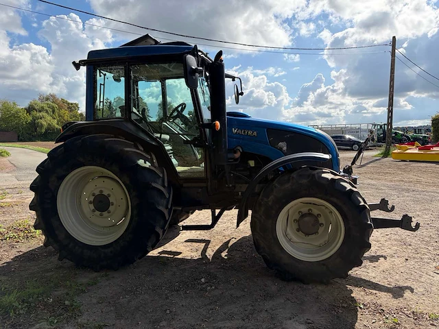 2013 valtra a93 hitech agco power 33 cta vierwielaangedreven landbouwtractor - afbeelding 28 van  30