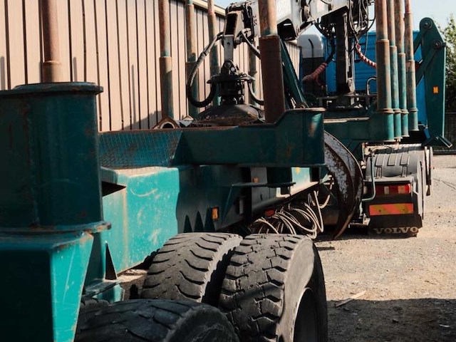 2013 volvo fmfh e5 vrachtwagen met aanhangwagen voor houttransport boomstammen bulktransport met jonsered 2190 laadkraan - afbeelding 7 van  27