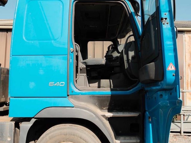 2013 volvo fmfh e5 vrachtwagen met aanhangwagen voor houttransport boomstammen bulktransport met jonsered 2190 laadkraan - afbeelding 21 van  27