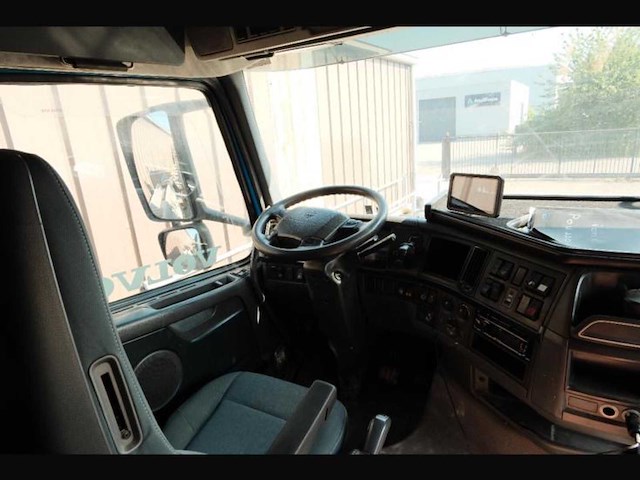 2013 volvo fmfh e5 vrachtwagen met aanhangwagen voor houttransport boomstammen bulktransport met jonsered 2190 laadkraan - afbeelding 26 van  27