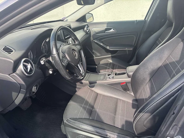 2014 - mercedes benz - gla 200 - suv - car - afbeelding 27 van  31