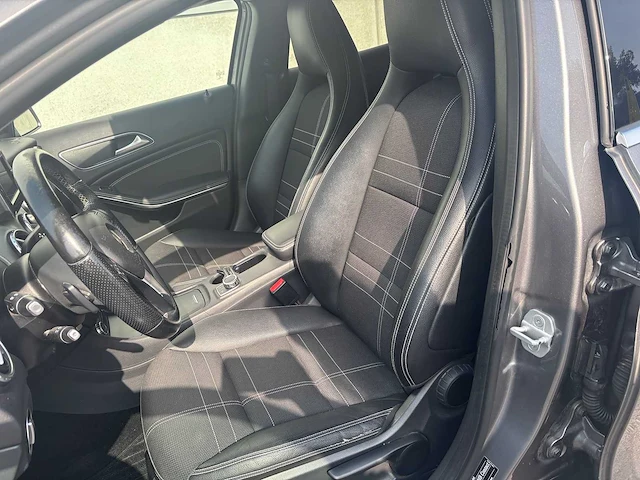 2014 - mercedes benz - gla 200 - suv - car - afbeelding 28 van  31