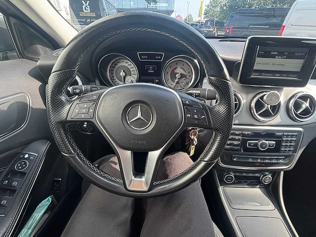 2014 - mercedes benz - gla 200 - suv - car - afbeelding 18 van  31