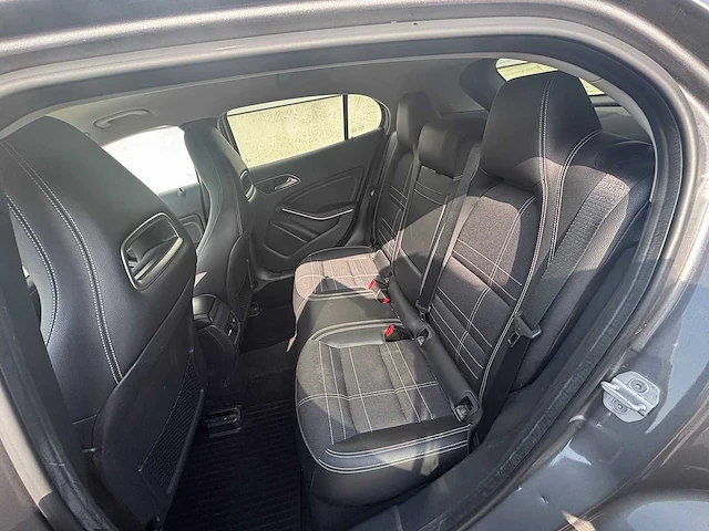 2014 - mercedes benz - gla 200 - suv - car - afbeelding 29 van  31