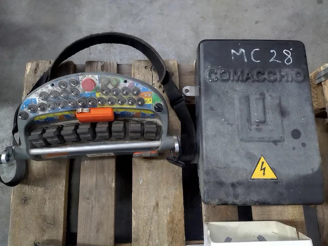 2014 comacchio mc28 ht multifunctionele grondboormachine - afbeelding 47 van  61