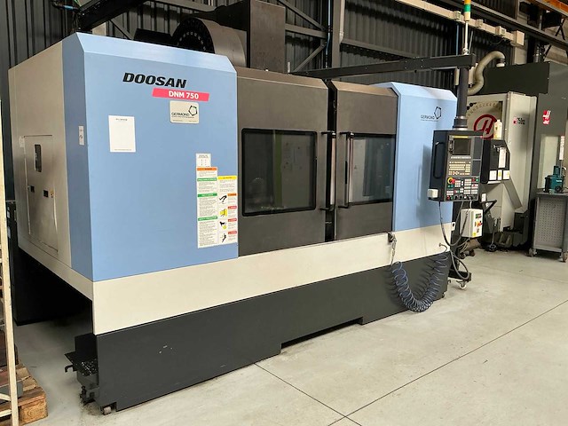 2014 doosan dnm 750 cnc-bewerkingscentrum - afbeelding 1 van  17