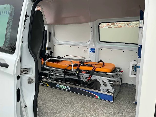2014 ford transit custom ambulance - afbeelding 1 van  17