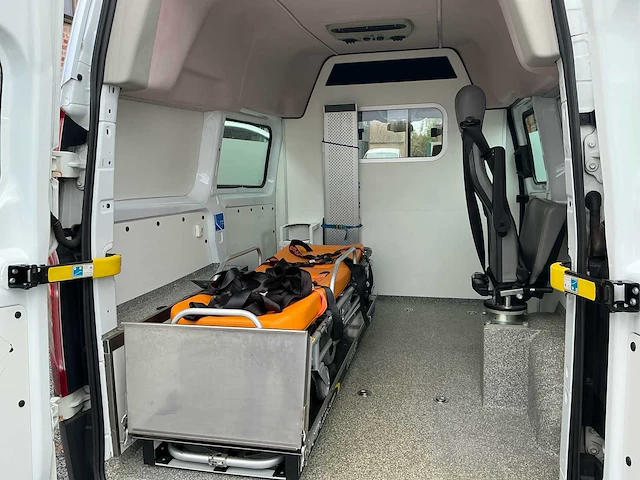 2014 ford transit custom ambulance - afbeelding 9 van  17
