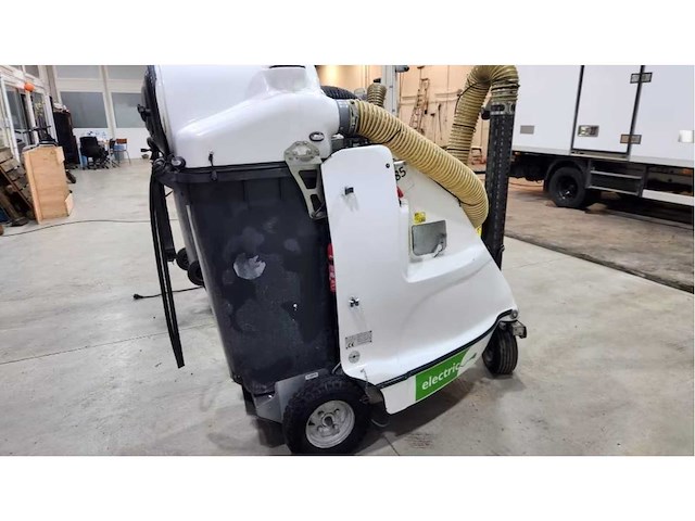 2014 glutton 2411 electrical industrial vacuum cleaner (2x) - afbeelding 1 van  18