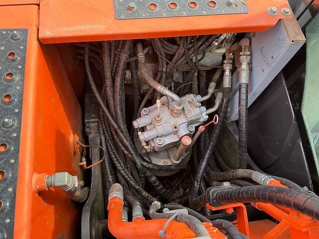 2014 hitachi 180 lcn rupsgraafmachine - afbeelding 15 van  45