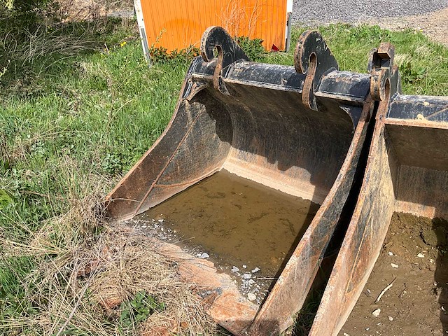 2014 hitachi 180 lcn rupsgraafmachine - afbeelding 37 van  45