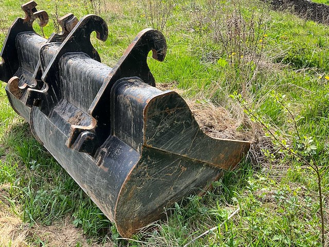 2014 hitachi 180 lcn rupsgraafmachine - afbeelding 39 van  45