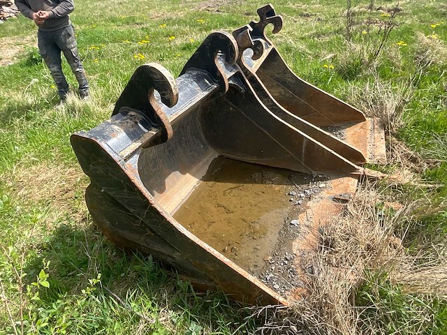 2014 hitachi 180 lcn rupsgraafmachine - afbeelding 40 van  45