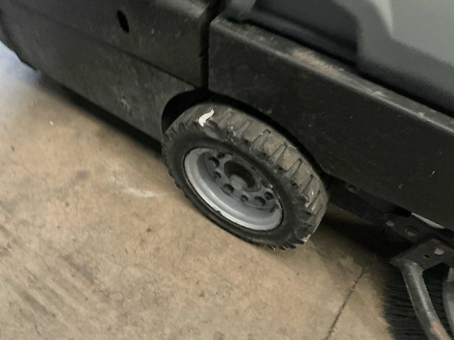 2014 kärcher km 130/300 r lpg zelfrijdende veegmachine (69001-52) - afbeelding 2 van  16