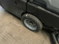 2014 kärcher km 130/300 r lpg zelfrijdende veegmachine (69001-52) - afbeelding 2 van  16