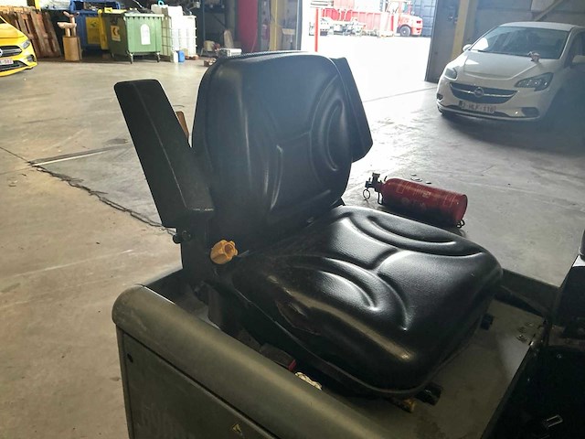 2014 kärcher km 130/300 r lpg zelfrijdende veegmachine (69001-52) - afbeelding 3 van  16