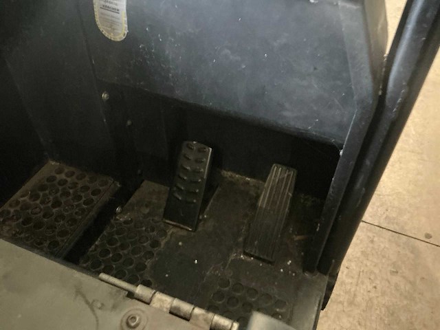 2014 kärcher km 130/300 r lpg zelfrijdende veegmachine (69001-52) - afbeelding 4 van  16