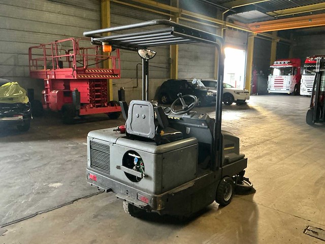 2014 kärcher km 130/300 r lpg zelfrijdende veegmachine (69001-52) - afbeelding 12 van  16