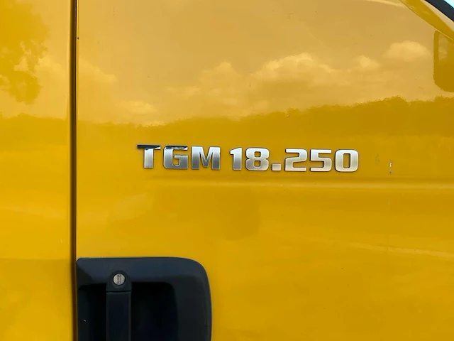 2014 man tgm 18.250 vrachtwagen met hiab kraan en open laadbak - afbeelding 24 van  43