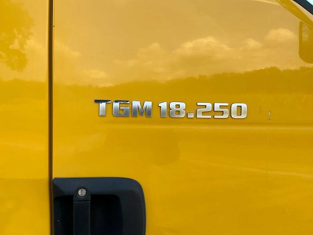 2014 man tgm 18.250 vrachtwagen met hiab kraan en open laadbak - afbeelding 24 van  43
