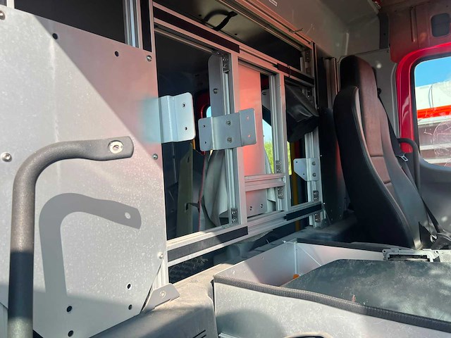 2014 mercedes-benz 1329 f vrachtwagen pompwagen - afbeelding 24 van  41