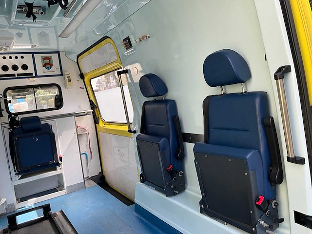 2014 mercedes-benz sprinter ambulance - afbeelding 23 van  42