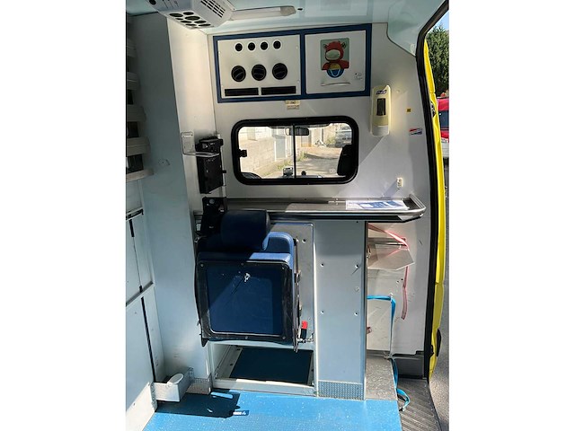 2014 mercedes-benz sprinter ambulance - afbeelding 21 van  43