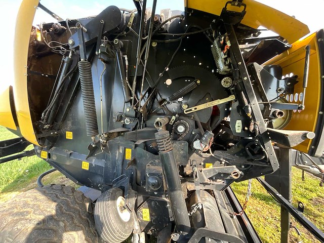 2014 new holland roll-belt 150 cropcutter ronde balenmachine - afbeelding 13 van  25