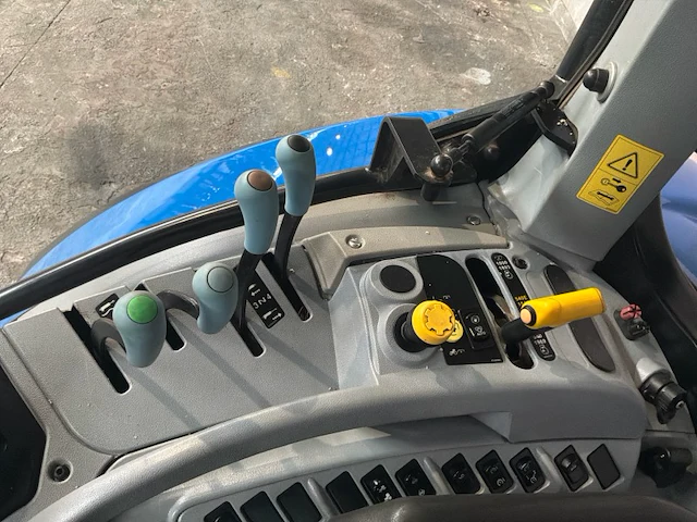2014 new holland t7.185 4-wiel aangedreven landbouwtractor - afbeelding 11 van  32