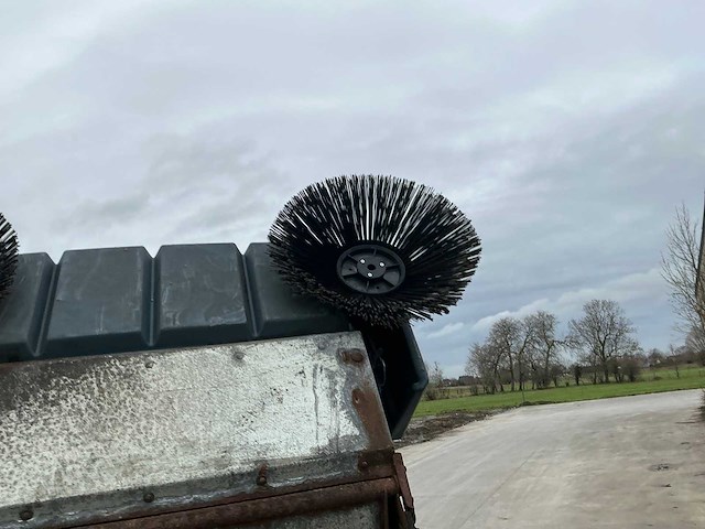 2014 nilfisk sr1601 zelfrijdende veegmachine - afbeelding 7 van  43