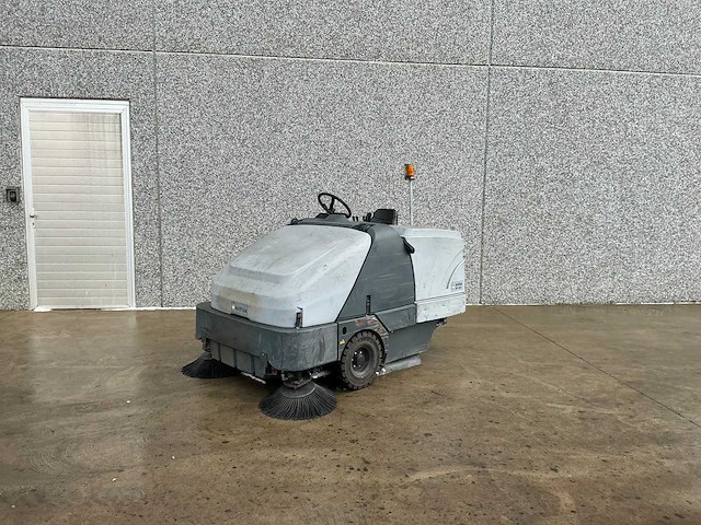 2014 nilfisk sr1601 zelfrijdende veegmachine - afbeelding 1 van  1