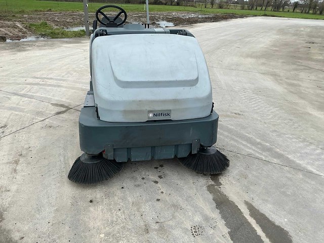 2014 nilfisk sr1601 zelfrijdende veegmachine - afbeelding 17 van  43