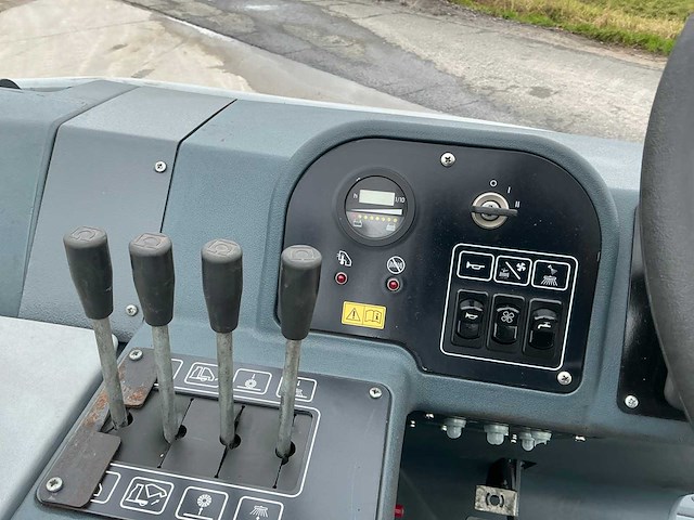 2014 nilfisk sr1601 zelfrijdende veegmachine - afbeelding 24 van  43