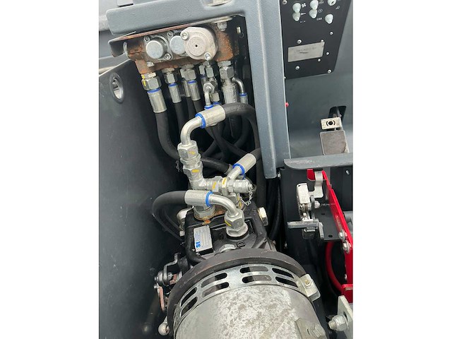 2014 nilfisk sr1601 zelfrijdende veegmachine - afbeelding 30 van  43