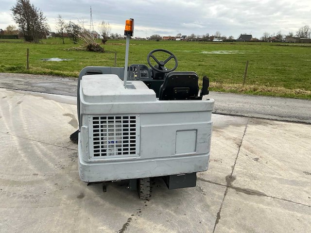 2014 nilfisk sr1601 zelfrijdende veegmachine - afbeelding 11 van  43