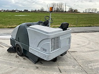 2014 nilfisk sr1601 zelfrijdende veegmachine - afbeelding 13 van  43