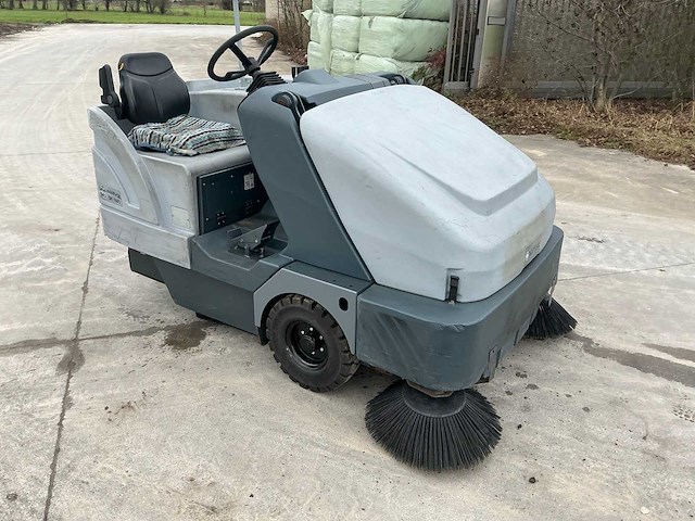 2014 nilfisk sr1601 zelfrijdende veegmachine - afbeelding 19 van  43