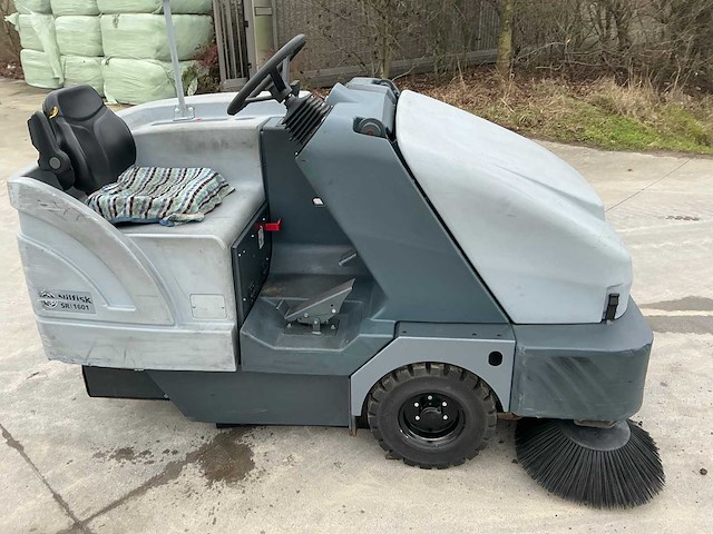 2014 nilfisk sr1601 zelfrijdende veegmachine - afbeelding 20 van  43