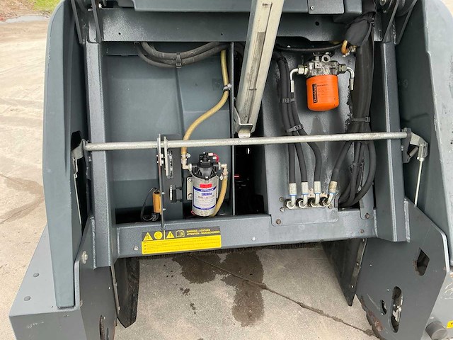 2014 nilfisk sr1601 zelfrijdende veegmachine - afbeelding 39 van  43