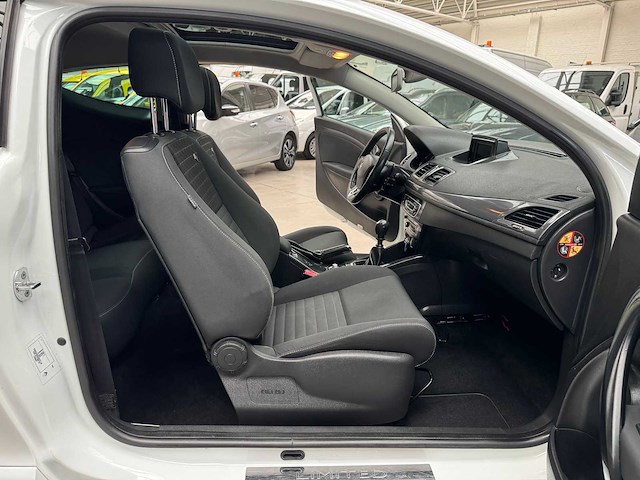 2014 renault megane coupé limited - afbeelding 15 van  25