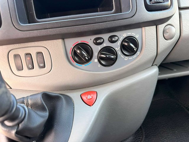 2014 renault trafic lichten vrachtwagen - afbeelding 10 van  18