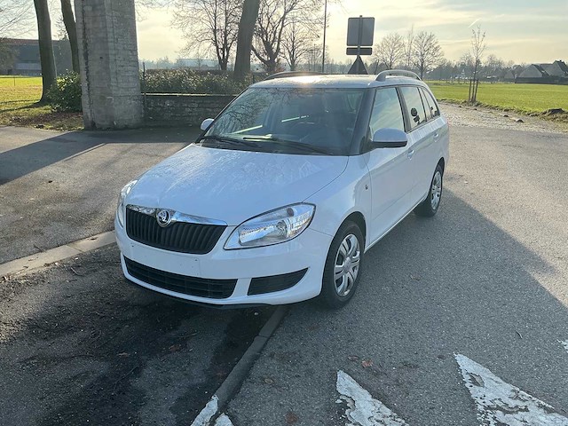 2014 skoda fabia break stationwagen personenauto - afbeelding 1 van  28