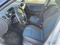 2014 skoda fabia break stationwagen personenauto - afbeelding 13 van  28