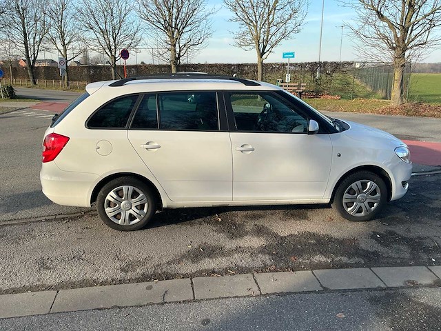 2014 skoda fabia break stationwagen personenauto - afbeelding 26 van  28